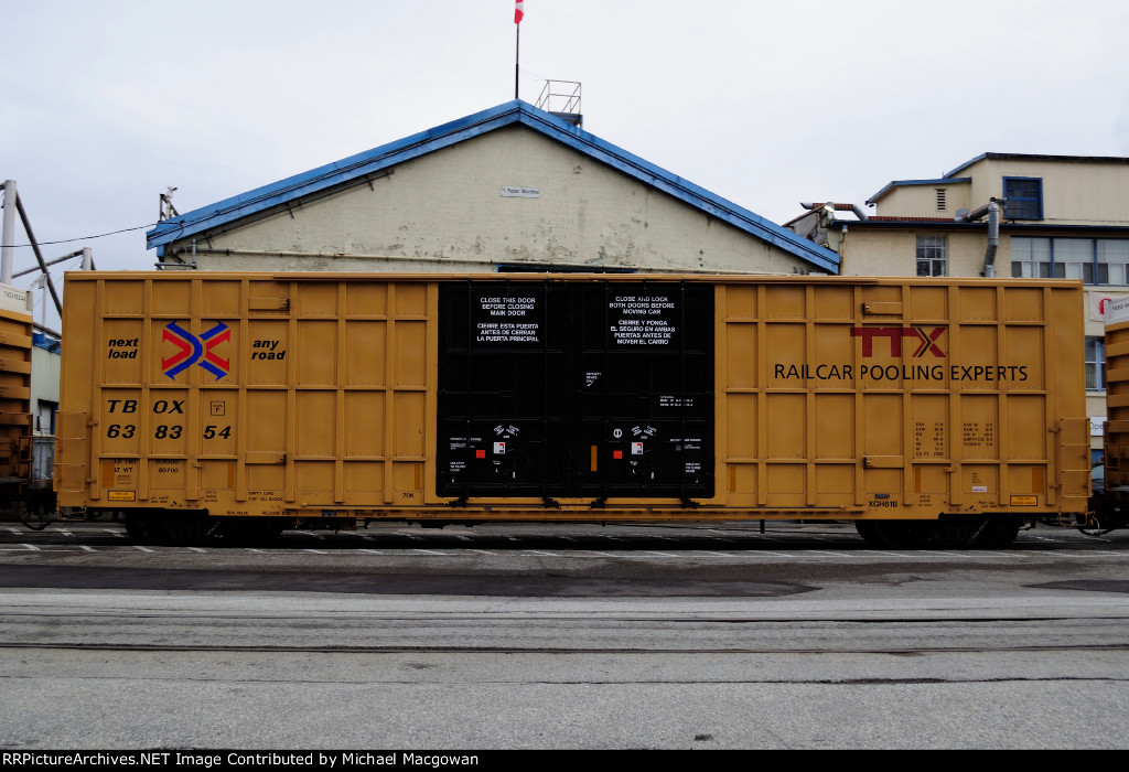 TBOX 638354  60-9 ft Double Door Excess Height Boxcar  TTX (side B)